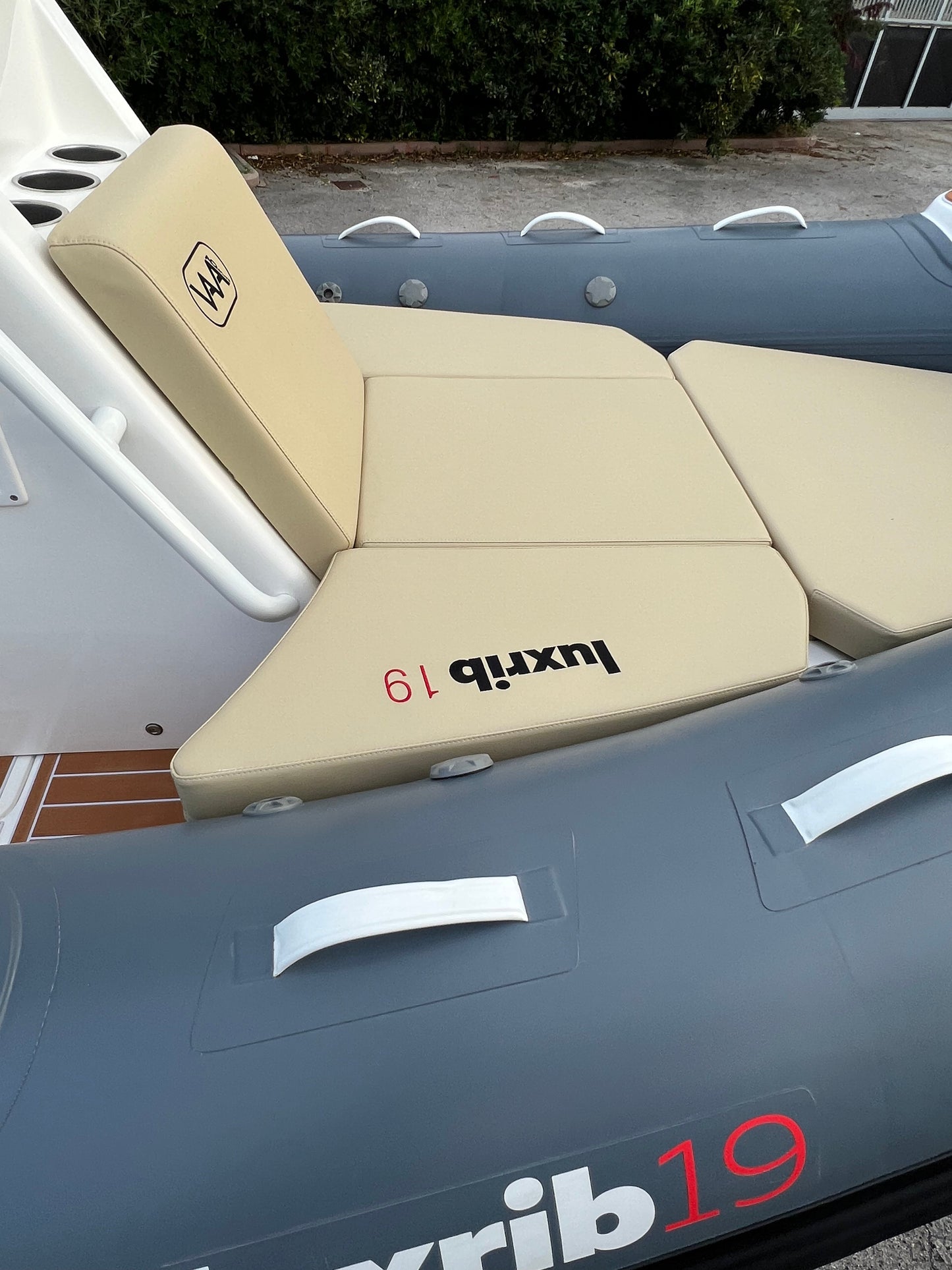 Lux Rib19 - HWTMGRB - Orca Military Grey - White Cushion - EU