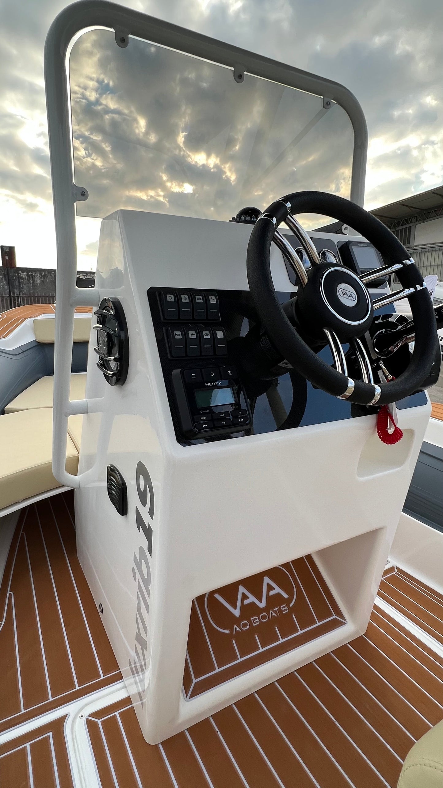 Lux Rib19 - HWTMGRB - Orca Military Grey - White Cushion - EU