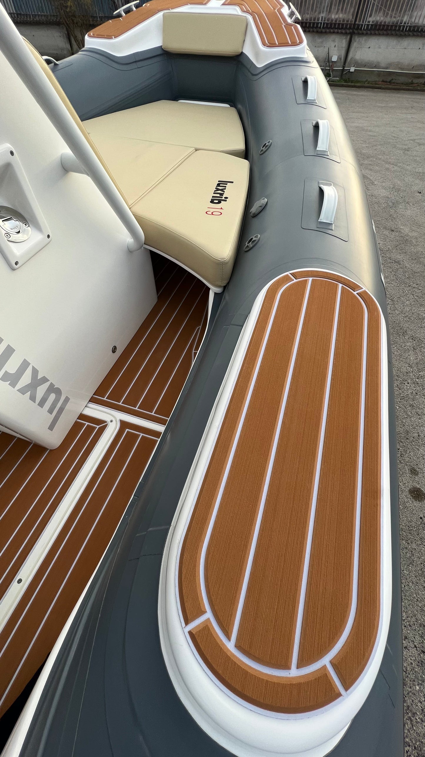 Lux Rib19 - HWTMGRB - Orca Military Grey - White Cushion - EU