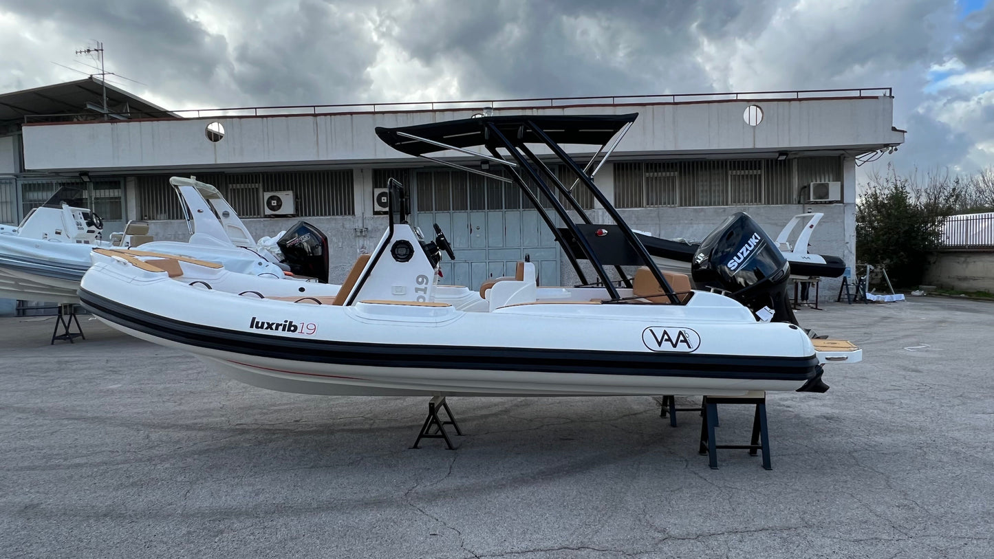 Lux Rib19 - HTWRB - Orca Off White - Brown Cushion - EU