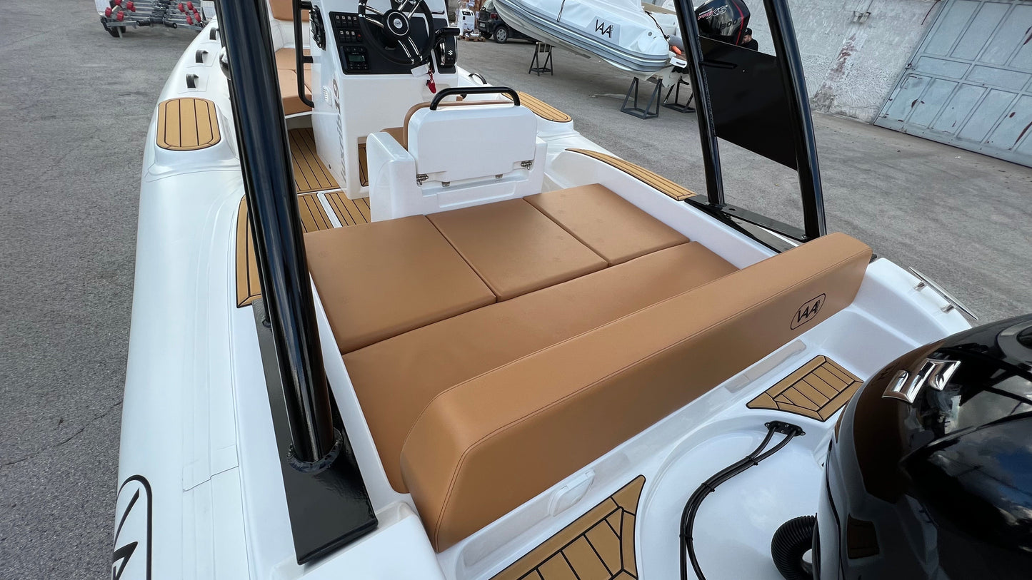 Lux Rib19 - HTWRB - Orca Off White - Brown Cushion - EU