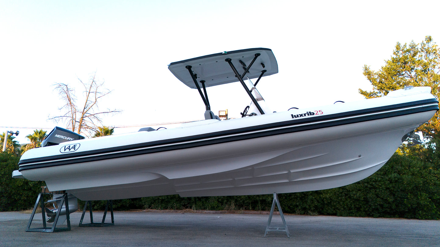 In Vendita: Gommone LuxRib25 con Motore Mercury Verado V10 350HP